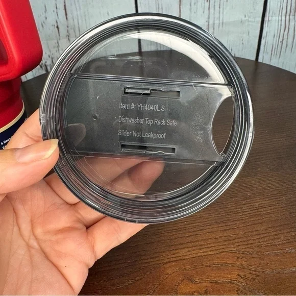 Buc-Ee’s 40 oz water jug tumbler with reusable straw by Yukon Outfitters. New - Picture 6 of 11